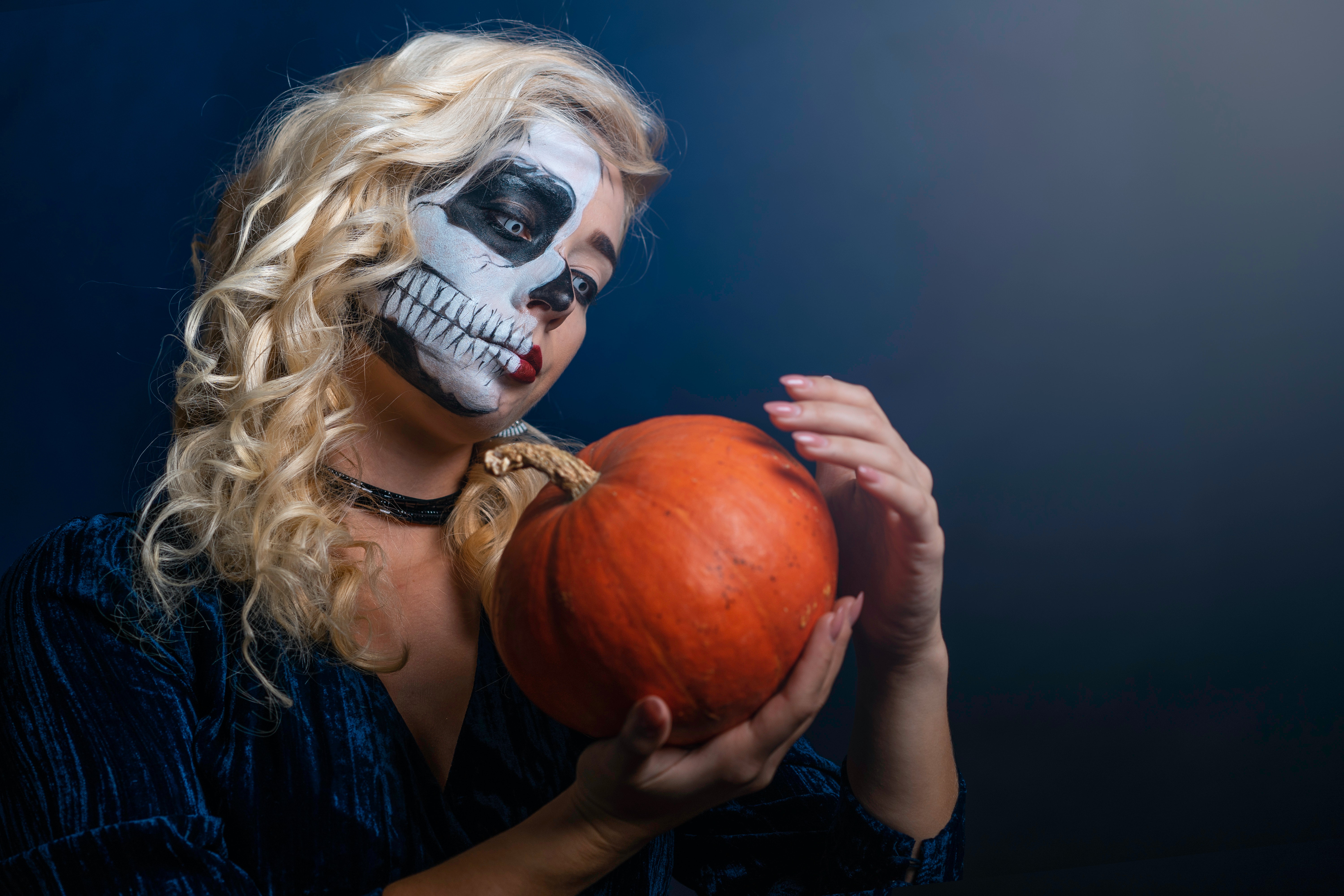 Halloween Beauty: Glamorous Makeup Looks for the Spooky Season